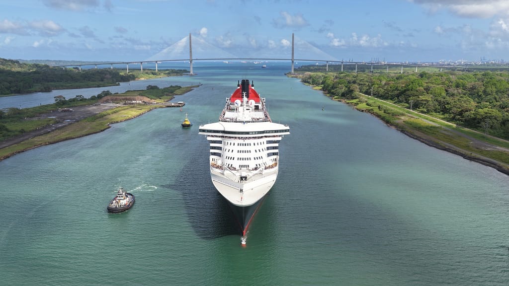 Queen Mary 2 in the Panama Canal