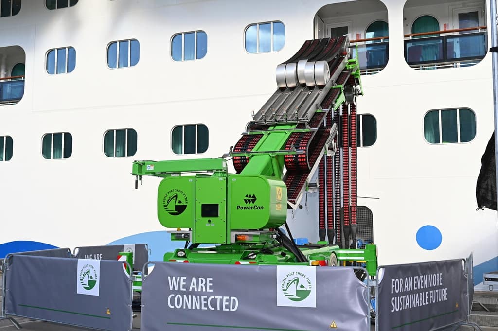 AIDAnova connecting to the shore power plant in Rotterdam