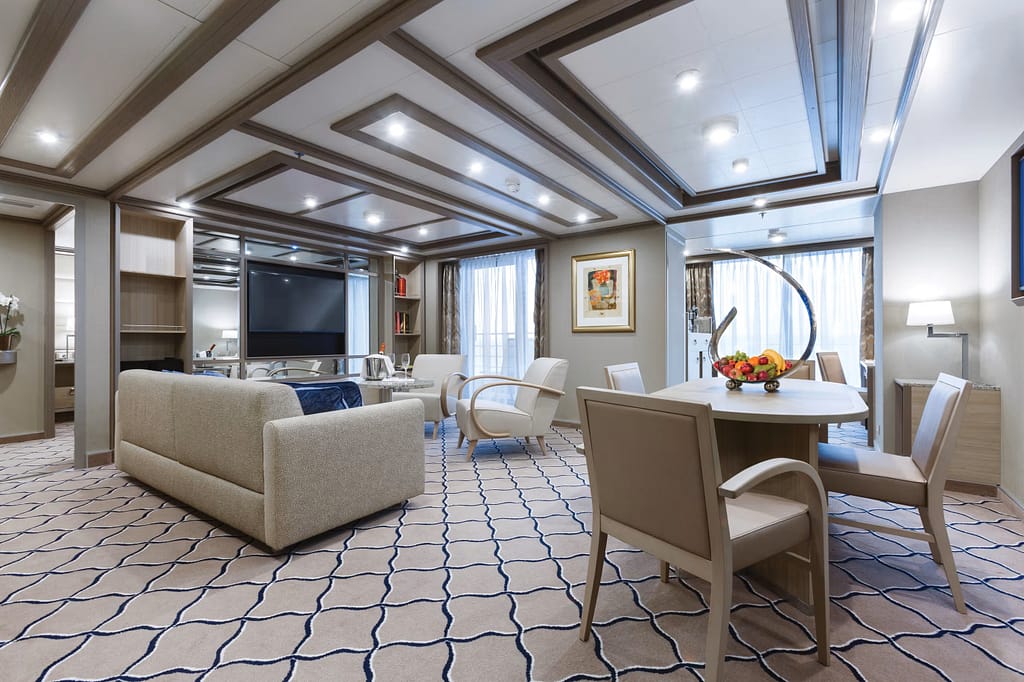 Silverseas' Silver Spirit - Owners Suite