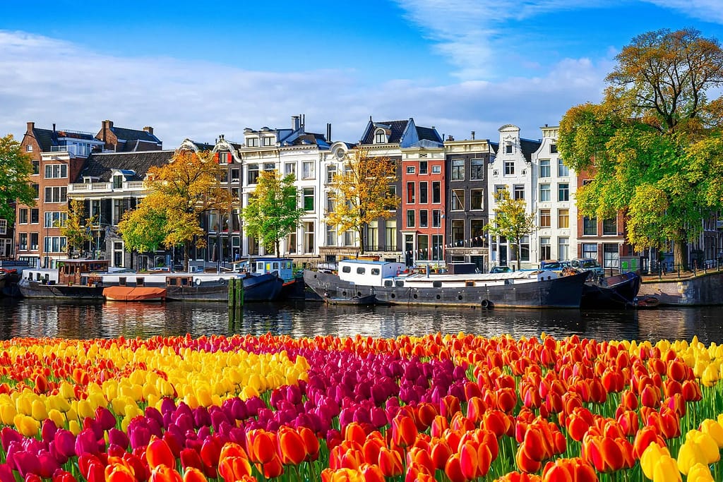 National Geographic-Lindblad Expeditions has officially launched its inaugural European river expedition, with the 15th August departure of the Holland & Belgium: Medieval History & Scenic Waterways itinerary