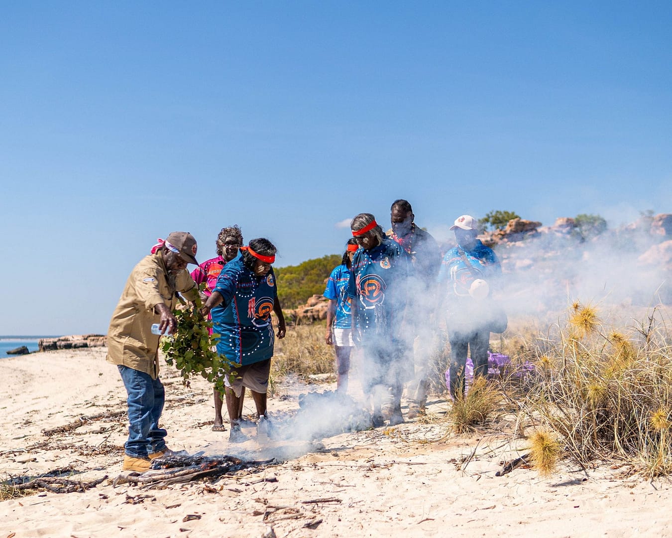 Wunambal Gaambera Traditional Owners prepare the welcome and smoke ceremony, “jimɨrri,” to welcome guests to the country and bid them safe travels.