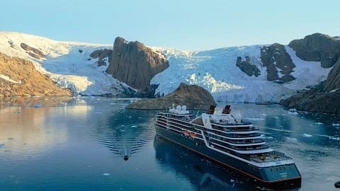 Seabourn Venture at the Jakobshavn Glacier, Illulisszat, Greenland