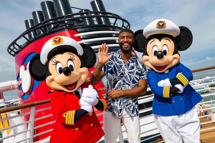 Mickey and Minnie Debut Bahamian-Inspired Designer Outfits Exclusively for Disney Lookout Cay at Lighthouse Point