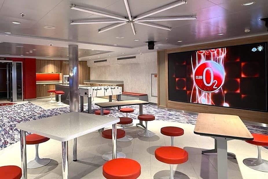Club 02 space for teens on Carnival Glory