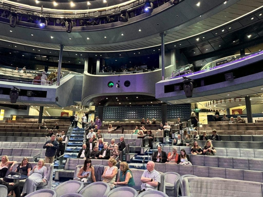 The Palladium begins to fill