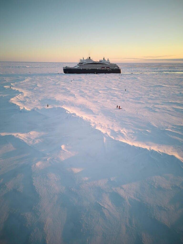 A historic first on the edge of the world. Le Commandant Charcot becomes the first ship to reach the
legendary North Pole of Inaccessibility. At the helm: Captain Étienne Garcia.