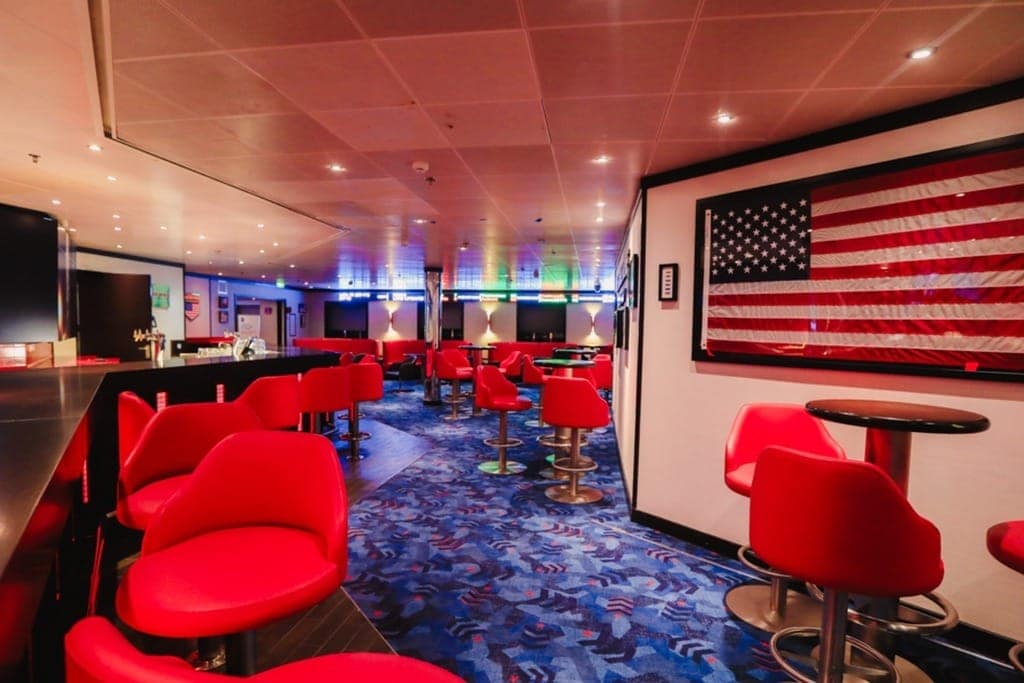Heroes Tribute Bar and Lounge on Carnival Spirit